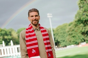 官方：科隆从汉诺威签下36岁门将齐勒，双方签约2年